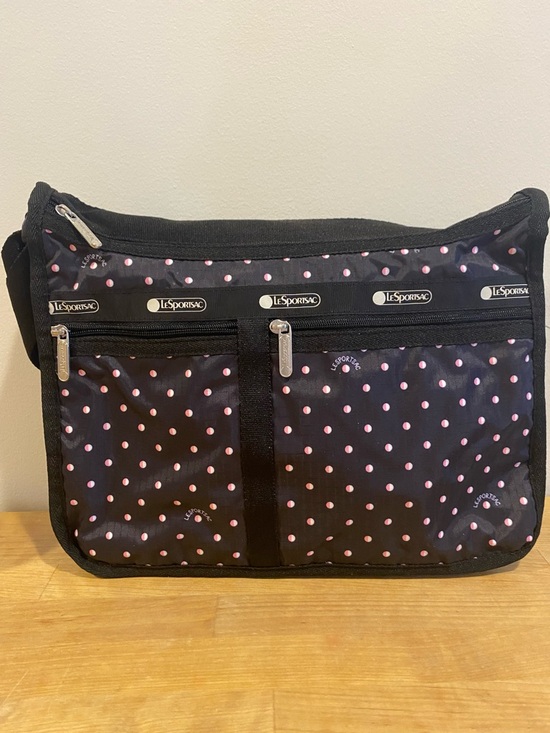 Lesportsac Handbags - Lesportsac Deluxe Everyday Bag